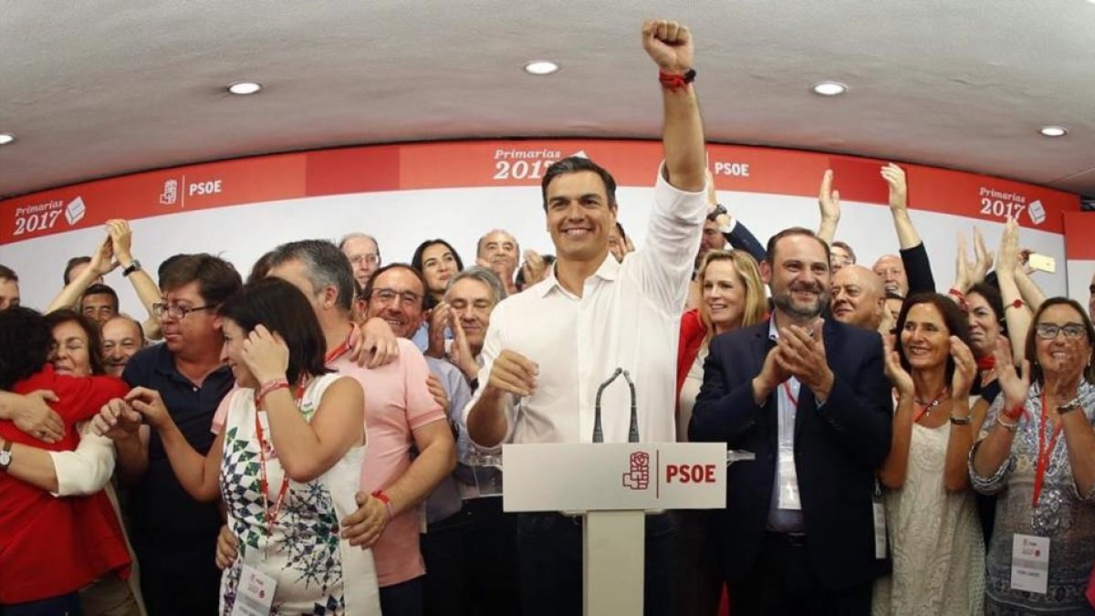 Pedro Sánchez celebra su triunfo en las primarias del PSOE, el pasado 21 de mayo.-EFE