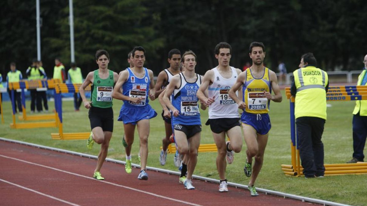 Imagen de Tomás Tajadura en una carrera en las pistas Purificación Santamarta.-SANTI OTERO