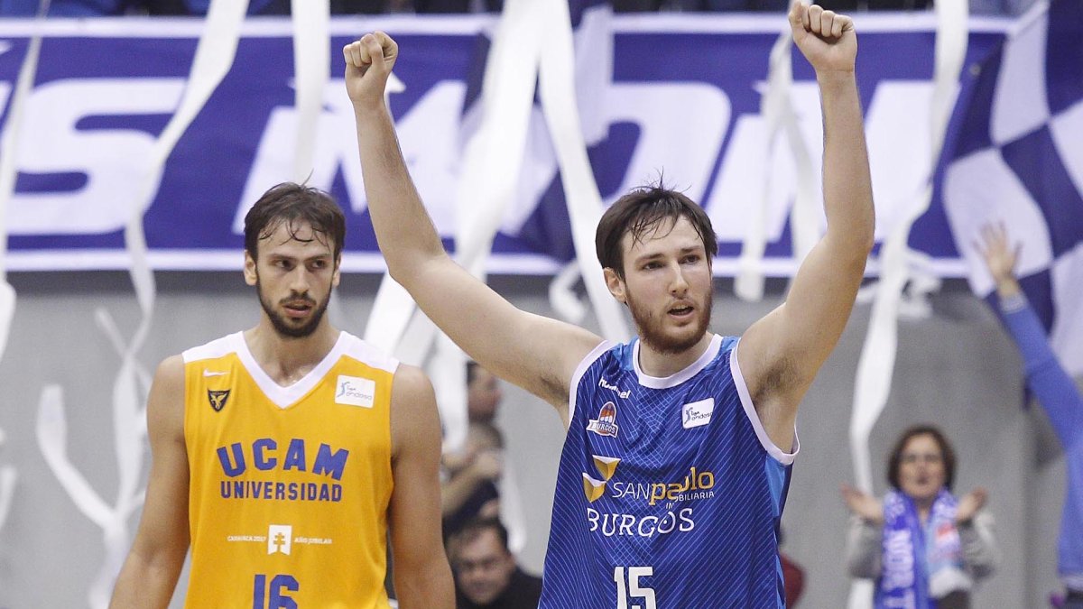 Edu Martínez celebra la primera victoria del San Pablo en ACB, el 11 de noviembre de 2017. SANTI OTERO