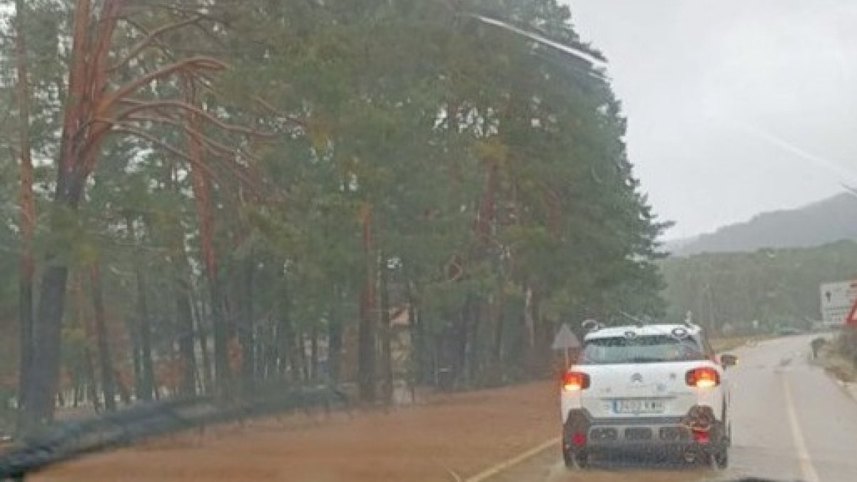 Arroyos desbordados a la altura del Comunero de Revenga. A. SANDOVAL