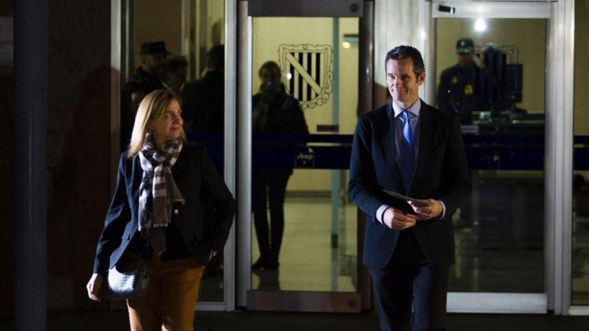 La infanta Cristina e Iñaki Urdangarin, a la salida de una de las sesiones del juicio del 'caso Nóos', en Palma.-