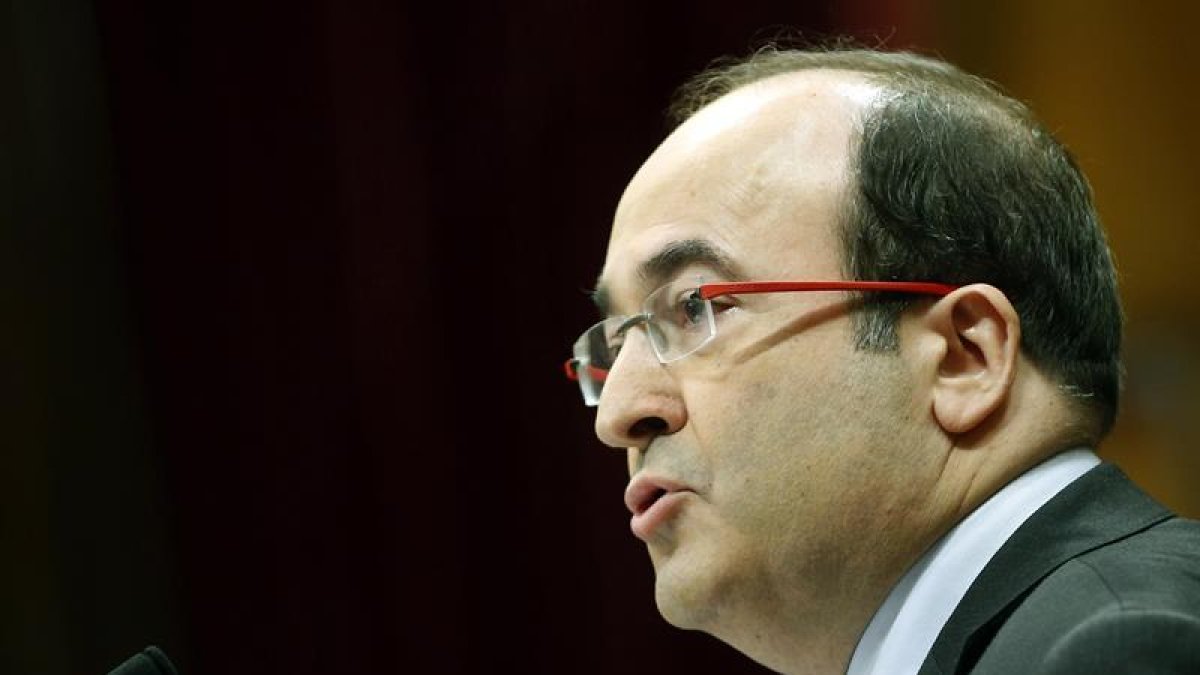 El lider del PSC, Miquel Iceta, durante su intervención ante el pleno del Parlament de Cataluña-EFE