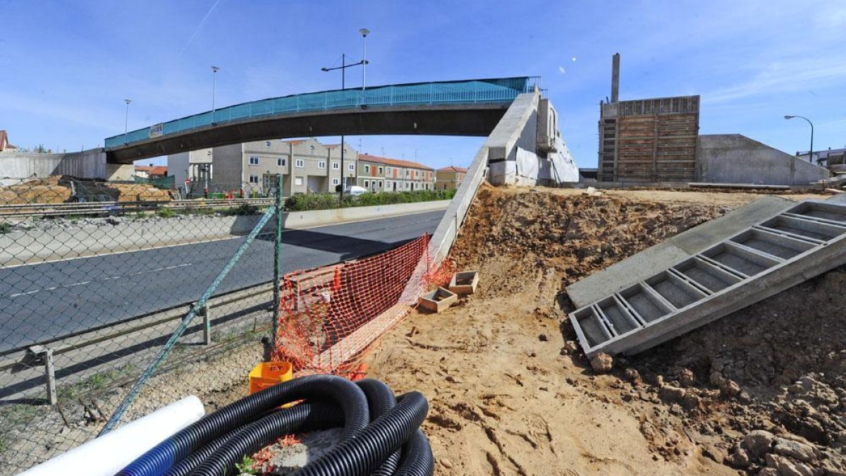 La pasarela, ya colocada.-ISRAEL L. MURILLO