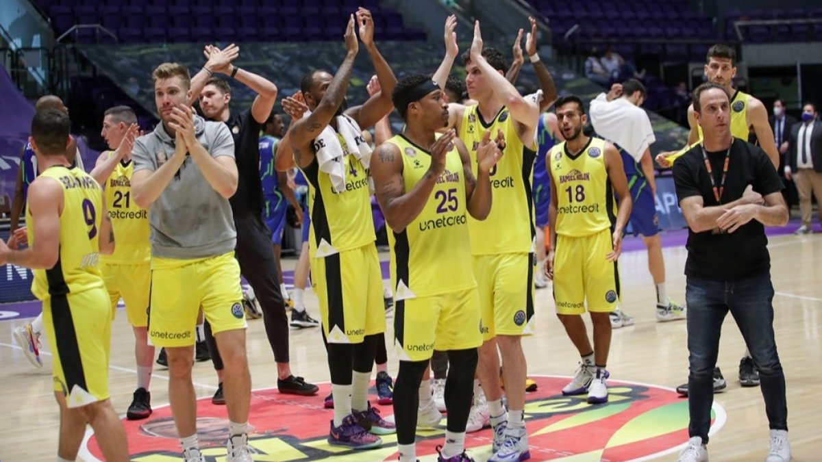 Los jugadores del Hapoel Holon celebran una victoria. BCL