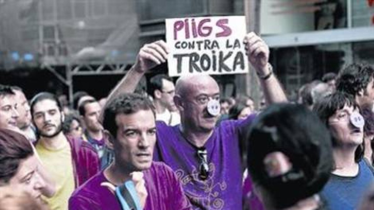 Protesta contra la troika celebrada en Barcelona en junio del 2013.-Foto: ARCHIVO / ARNAU BACH