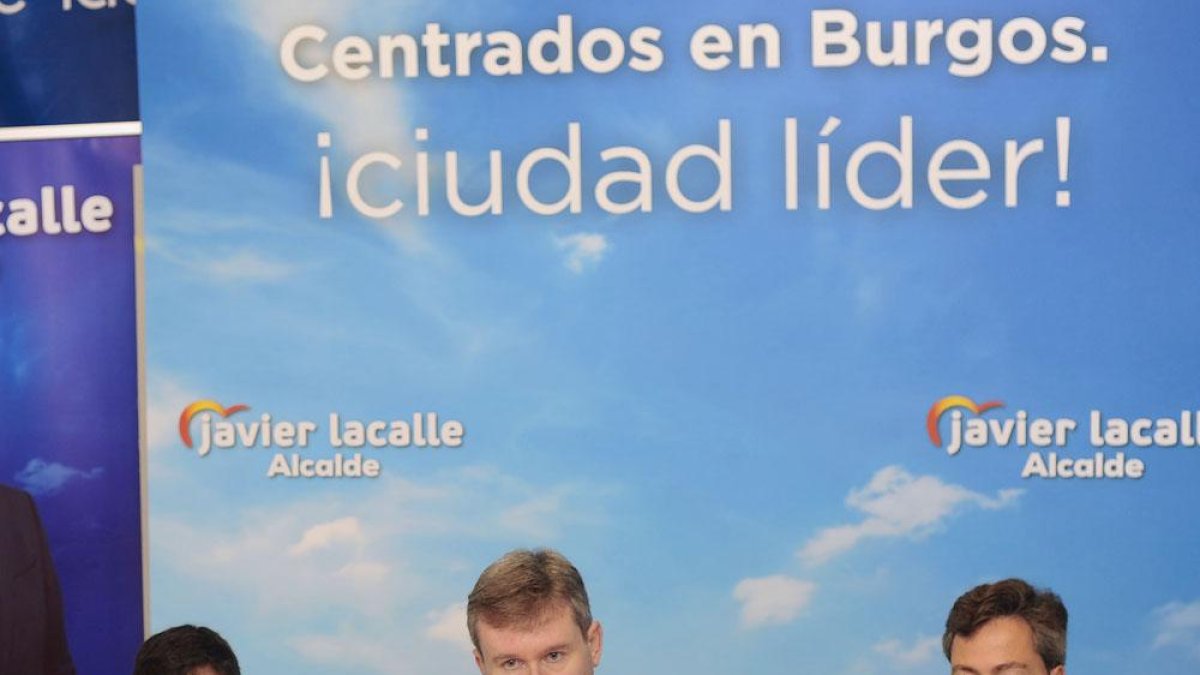 Javier Lacalle presenta su programa de deportes.-ISRAEL L. MURILLO