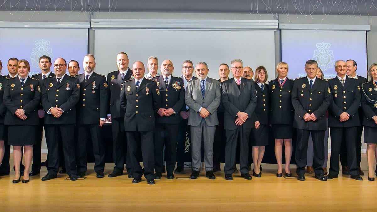 Imagen de grupo durante la celebración del 199 aniversario de la Policía Nacional. TOMÁS ALONSO