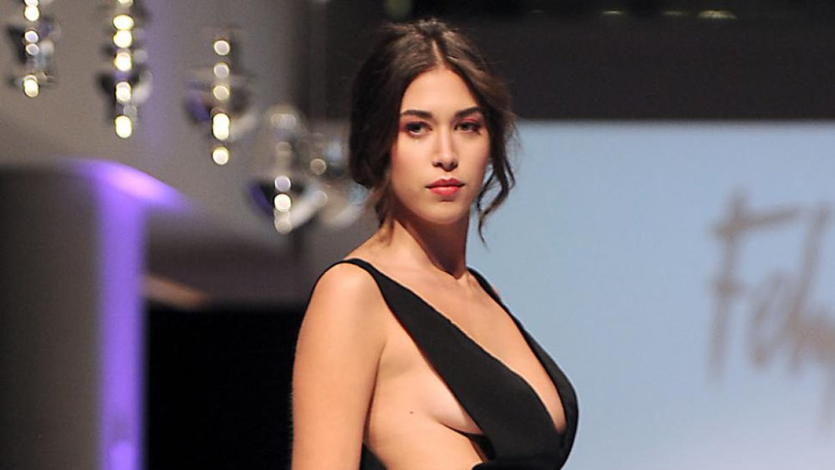 Vestido nego de Fely Campo.-ISRAEL L. MURILLO