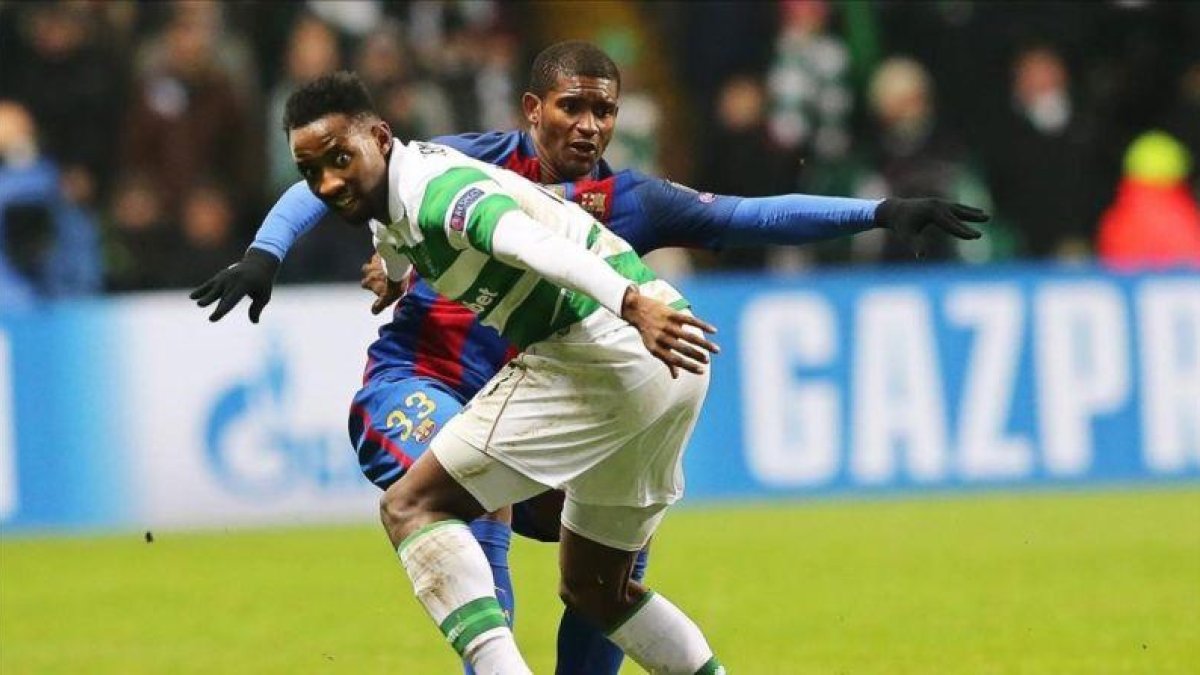 Marlon pelea con Dembele en Celtic Park.-EFE / ROBERT PERRY