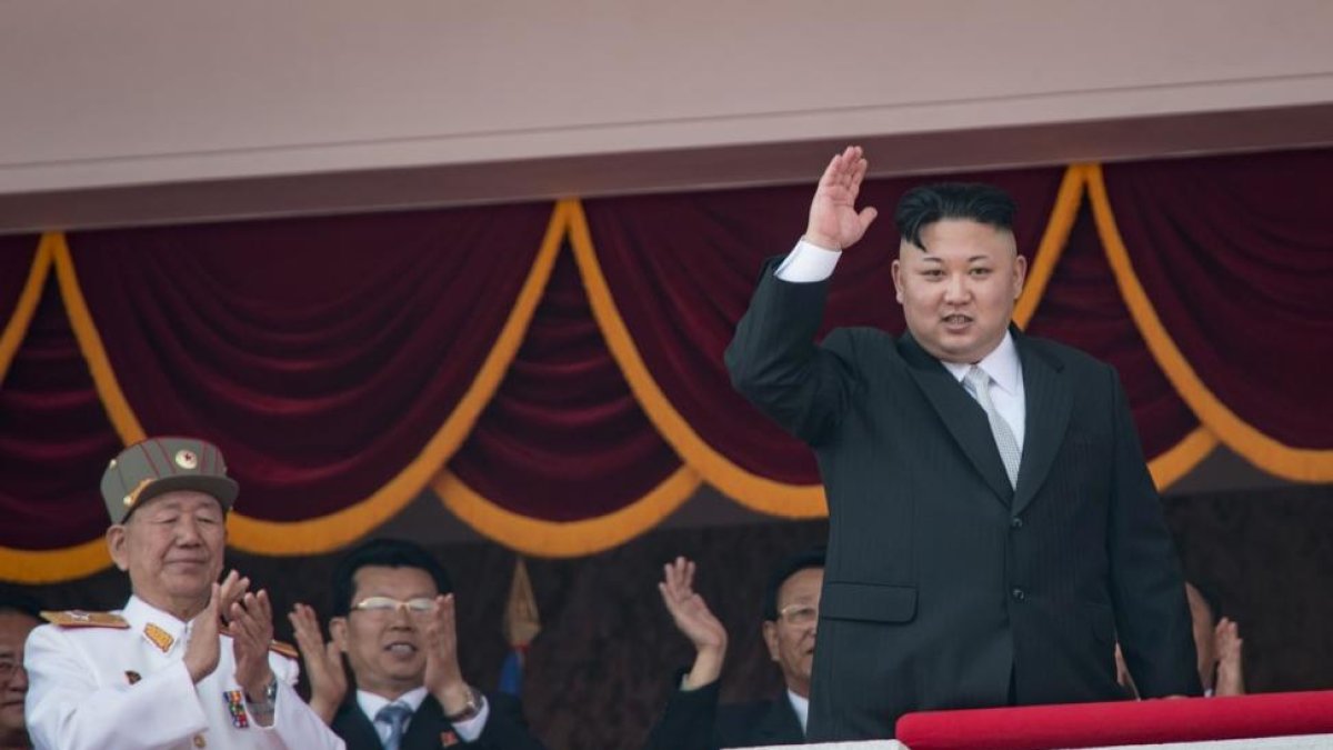 El líder coreano, Kim Jong-un, durante el desfile militar.-ED JONES / AFP