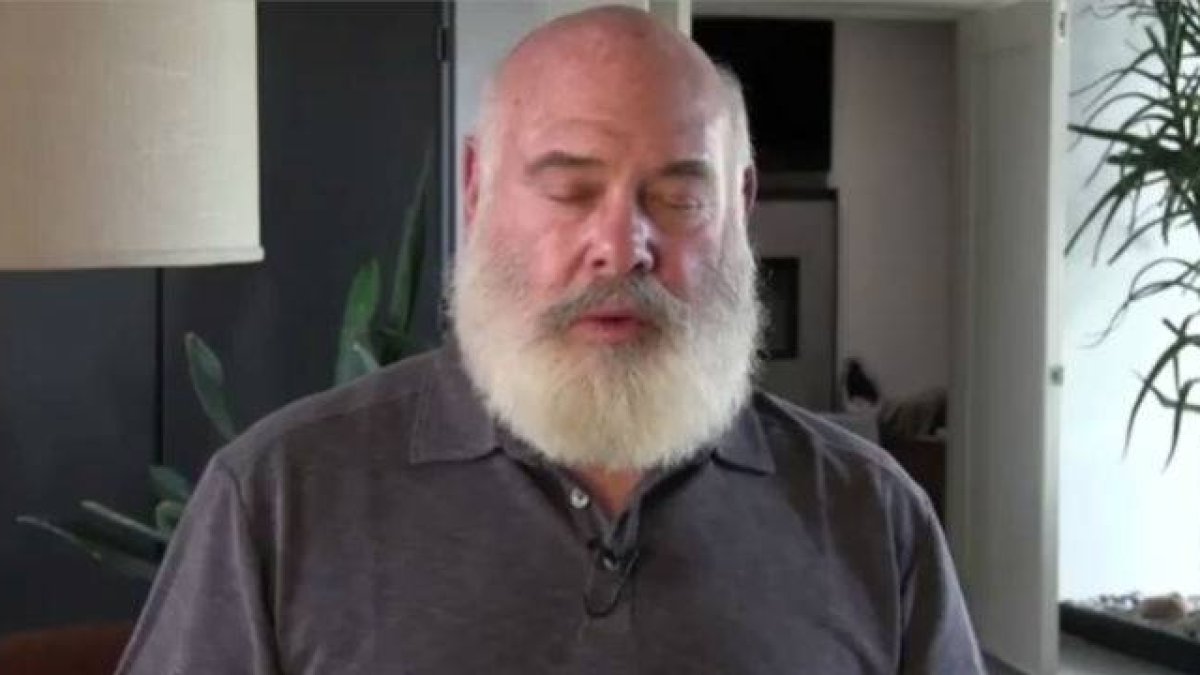 Andrew Weil y su método para dormirse.-Foto: YOUTUBE