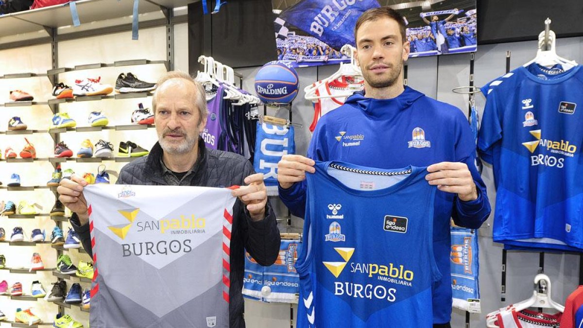 Oliver Stevic fue presentado ayer en Deportes Manzanedo como nuevo jugador del San Pablo-Israel L. Murillo