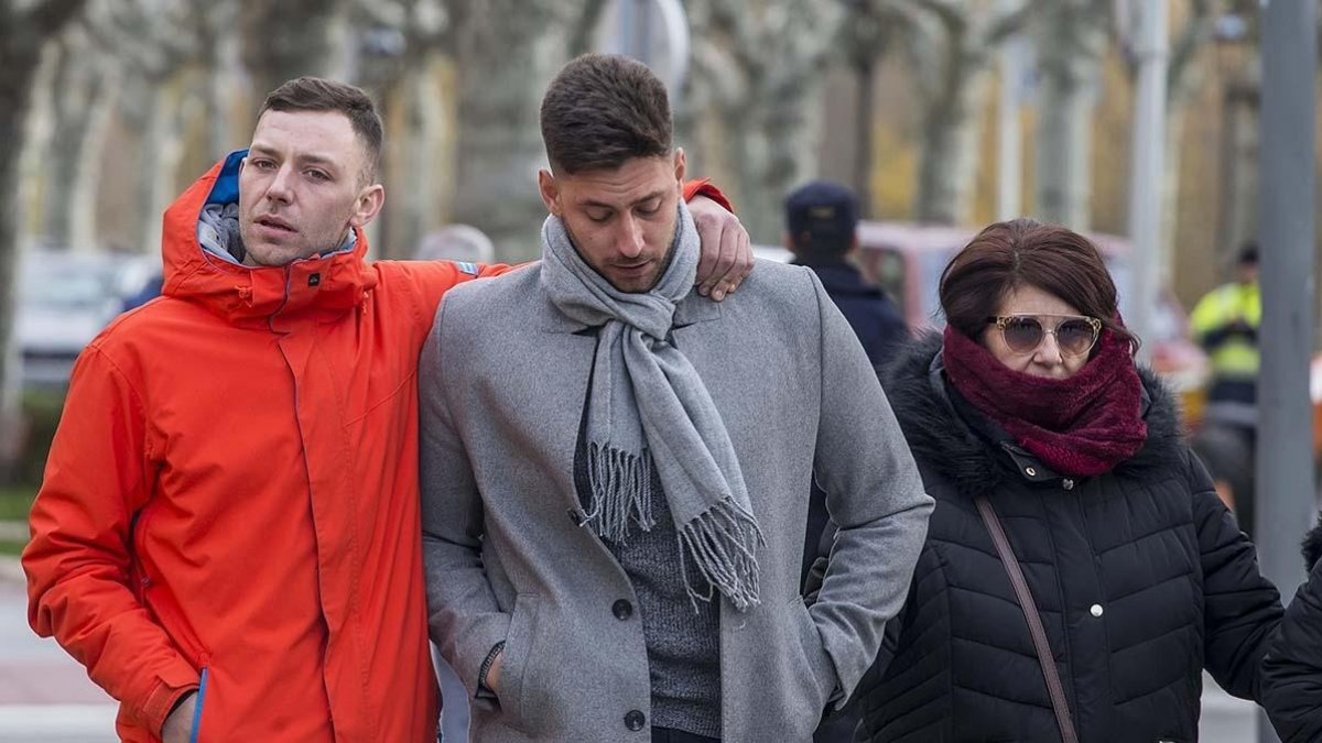 Víctor Rodríguez ‘Viti’ en una foto de archivo es arropado por familiares y amigos