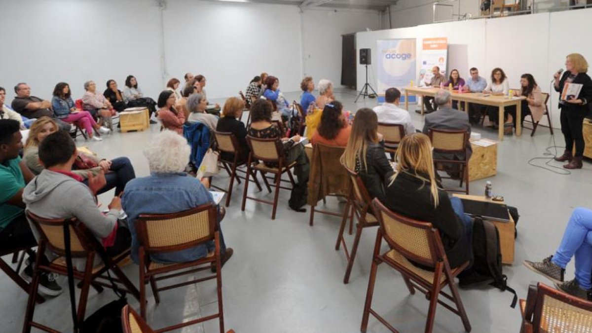 Un momento de la presentación, ayer, del ProyectoSentim que lidera la asociación Burgos Acoge.-ISRAEL L. MURILLO