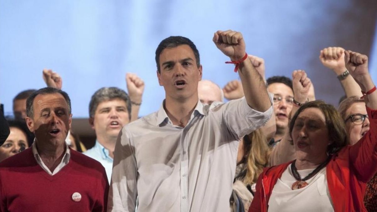 Pedro Sánchez, durante un acto con militantes, el pasado domingo en Cádiz.-ROMÁN RÍOS