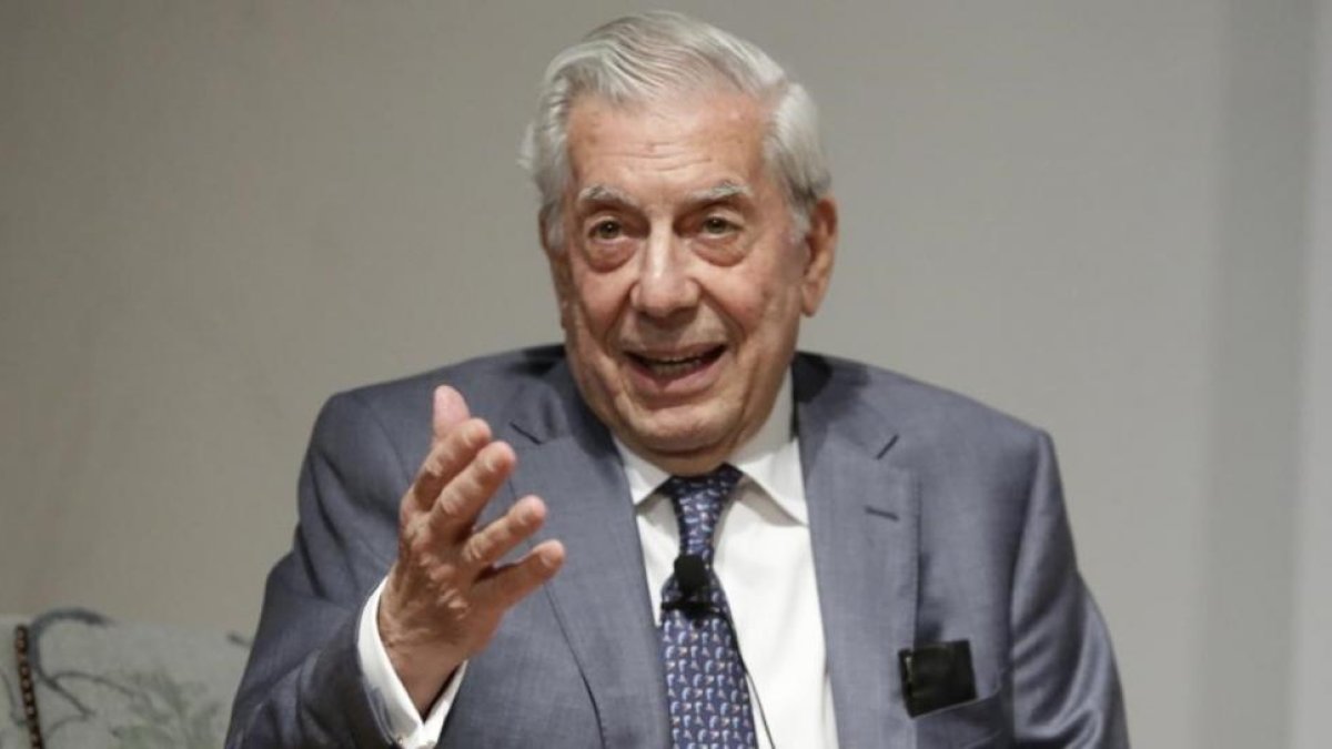 El escritor Mario Vargas Llosa.-