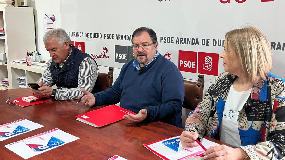 Eusebio Martín, en el centro, junto a Ildefonso Sanz y Amparo Simón