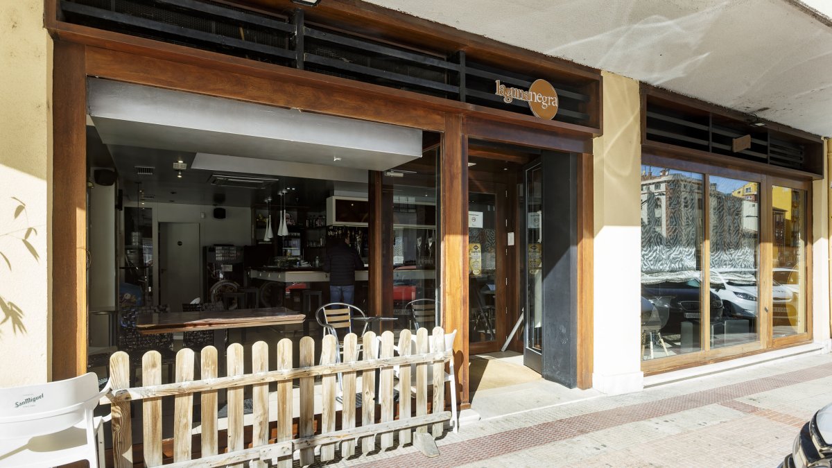 Cristalera destroza por los ladrones en Laguna Negra. SANTI OTERO