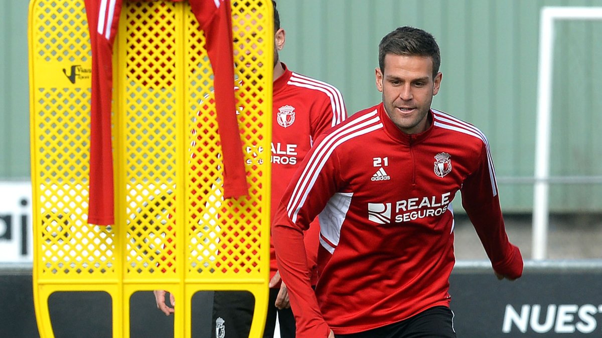 El central de Portas (Pontevedra), durante un entrenamiento en la Ciudad Deportiva de Castañares. T. ALONSO