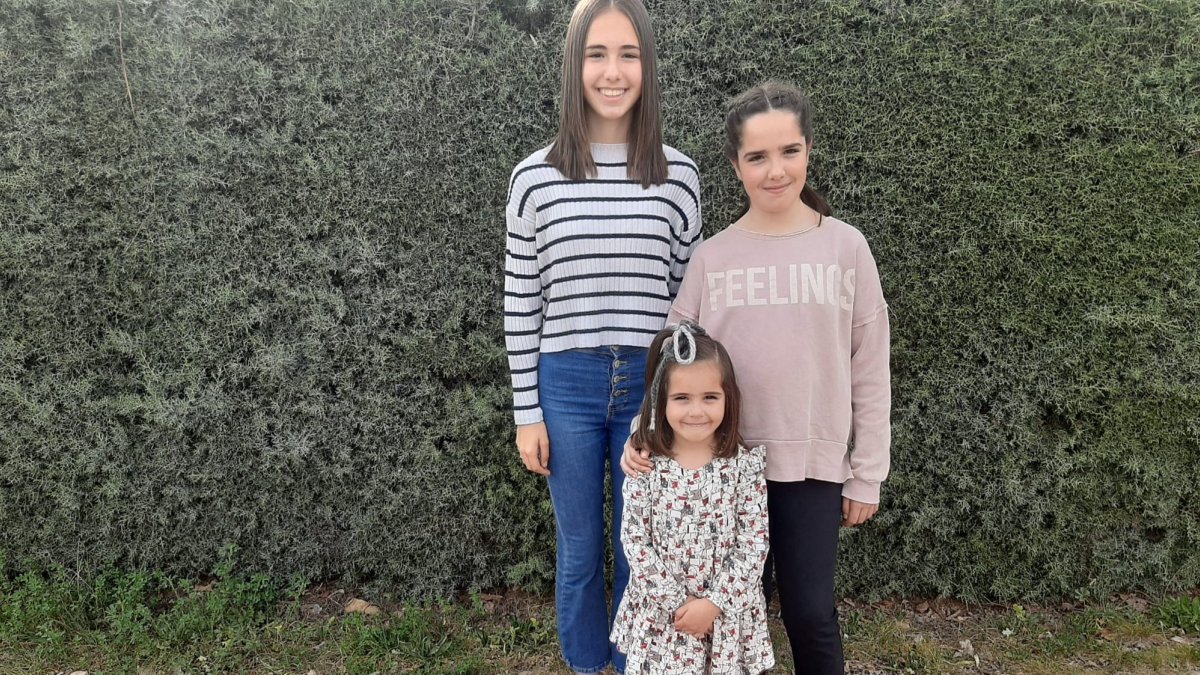 Valentina junto a sus hermanas mayores, Candela y Jimena