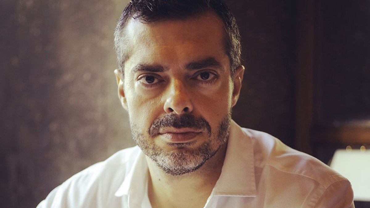 El escritor Joaquín Pérez Azaústre, autor de 'El querido hermano'. RICARDO MARTÍN