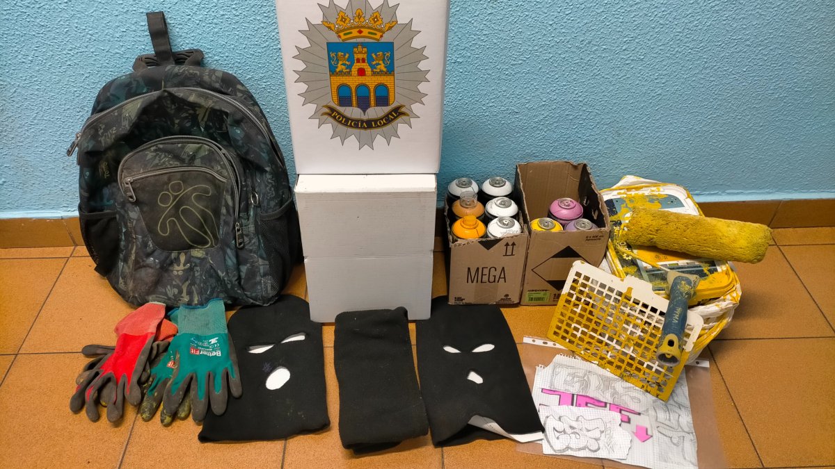 Los grafiteros intentaban camuflarse con pasamontañas