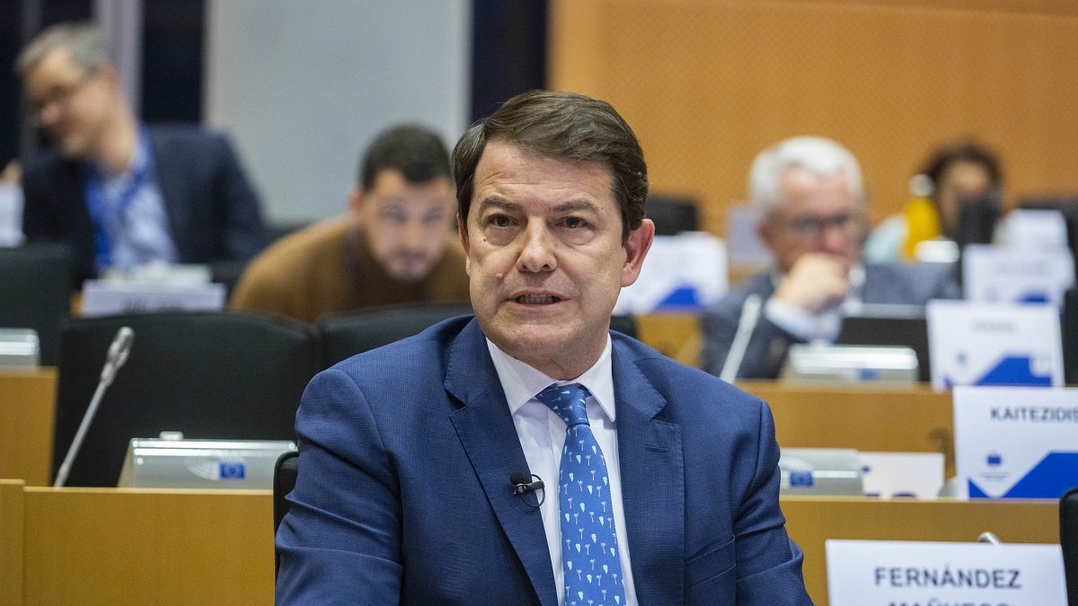 El presidente de la Junta de Castilla y Le?n, Alfonso Fern?ndez Ma?ueco, interviene en el Pleno del Comit? de las Regiones de Europa en Bruselas