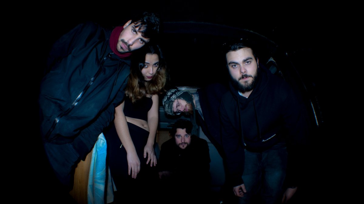 Miguel Alonso (bajo), Clara Dorronsoro (voz), Javier Macho ‘Churros’ (batería), Daniel Bitrián y Pablo Carbonero (guitarras). CHEDDAR