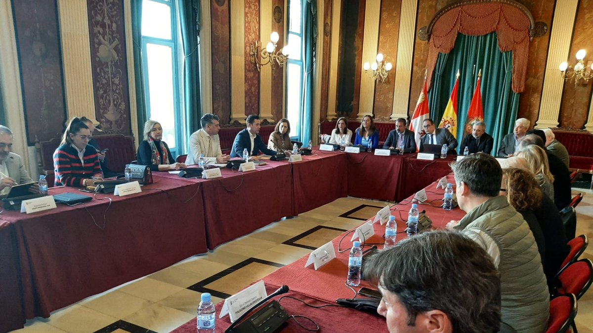 Imagen de la reunión del secretario general de Infraestructuras con representantes políticos, económicos y sociales sobre el Corredor Atlántico. ECB