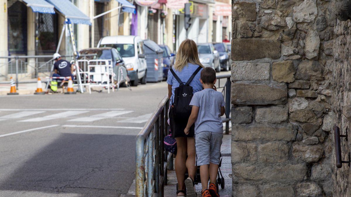 La obra actuará para ensanchar la acera junto al convento de las Clarisas. SANTI OTERO
