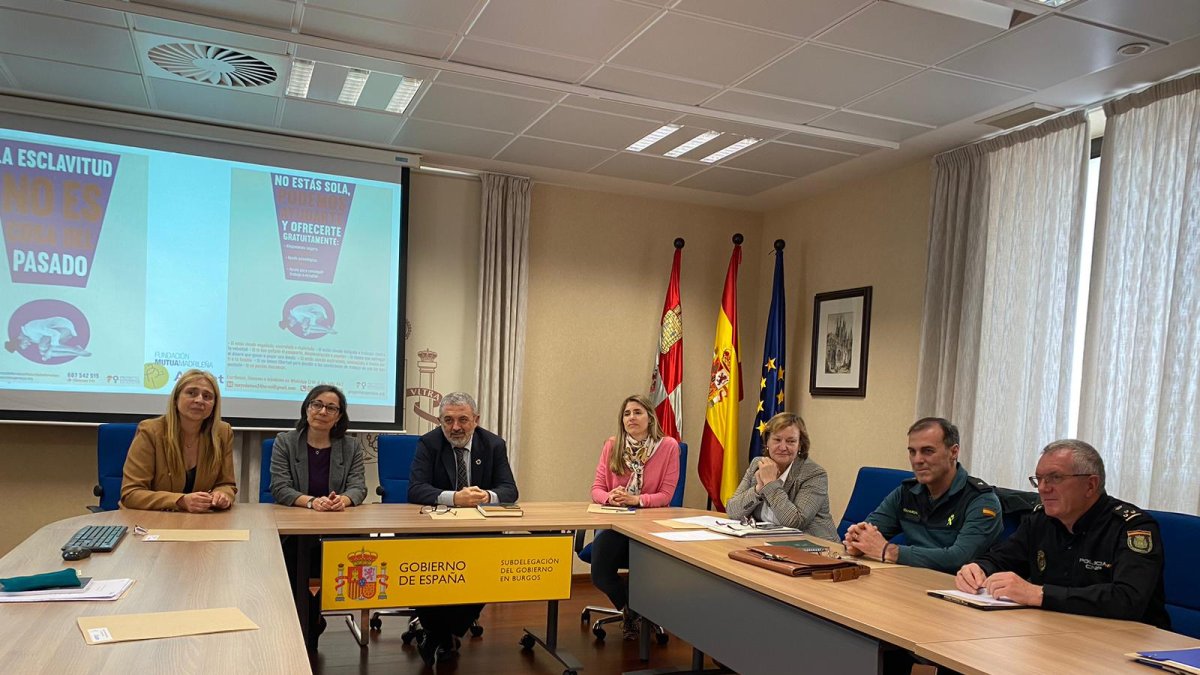 Imagen de la reunión de la Mesa de Trata en la Subdelegación del Gobierno
