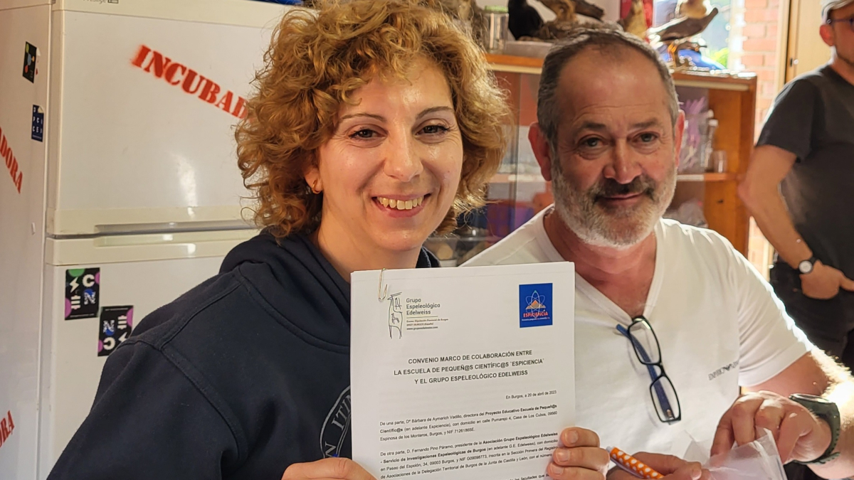 Bárbara de Aymerich y Fernando Pino tras la firma del acuerdo. ECB