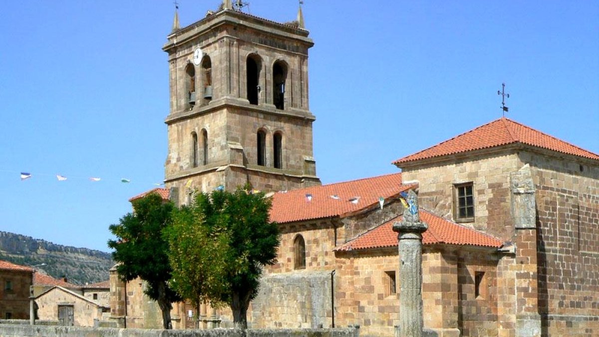 La plaza y la Iglesia Parroquial de San Pedro son el centro neurálgico de Barbadillo del Mercado. ECB