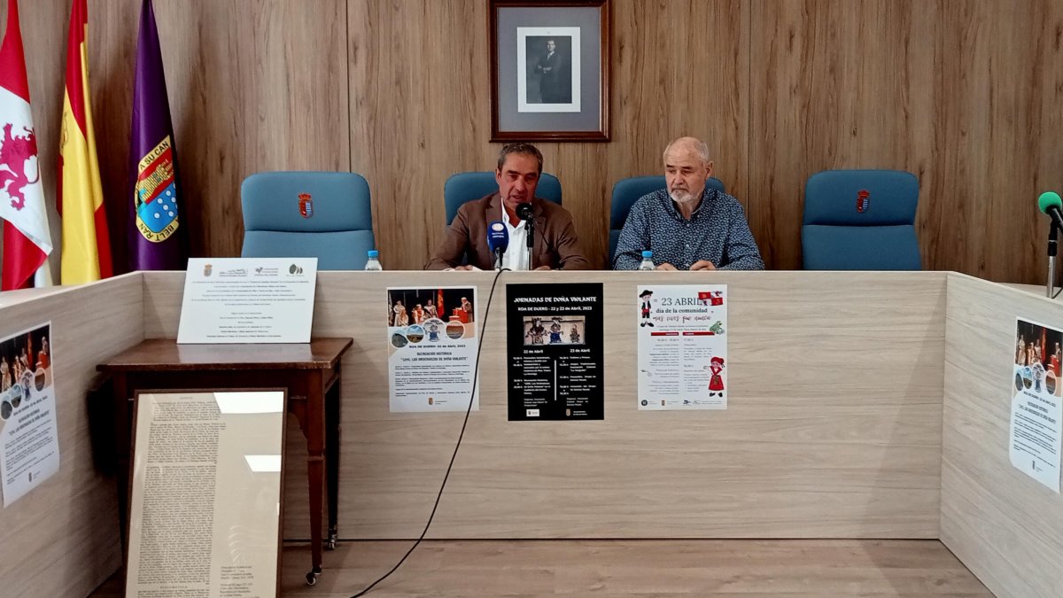 El alcalde de Roa, David Colinas junto al presidente de la Asociación Cultural Juan Martín ‘El Empecinado’, Sátur Rioja, en una foto de archivo