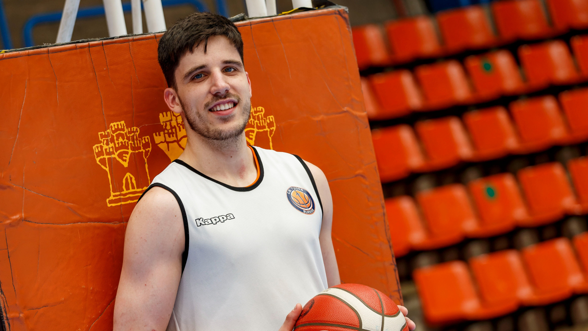 El alero gallego de 24 años disputará su primera final por el ascenso con el Tizona. SANTI OTERO