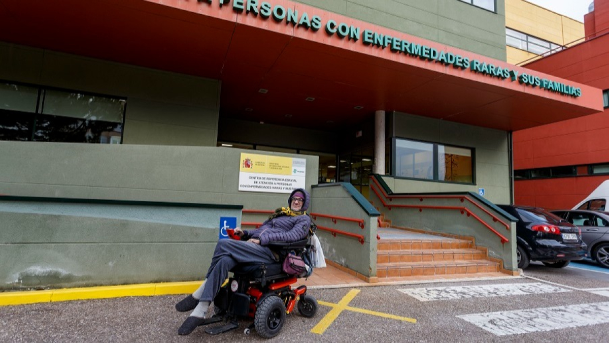 Dabiz Riaño, científico mirandés afectado de ELA, a las puertas del CREER. SANTI OTERO