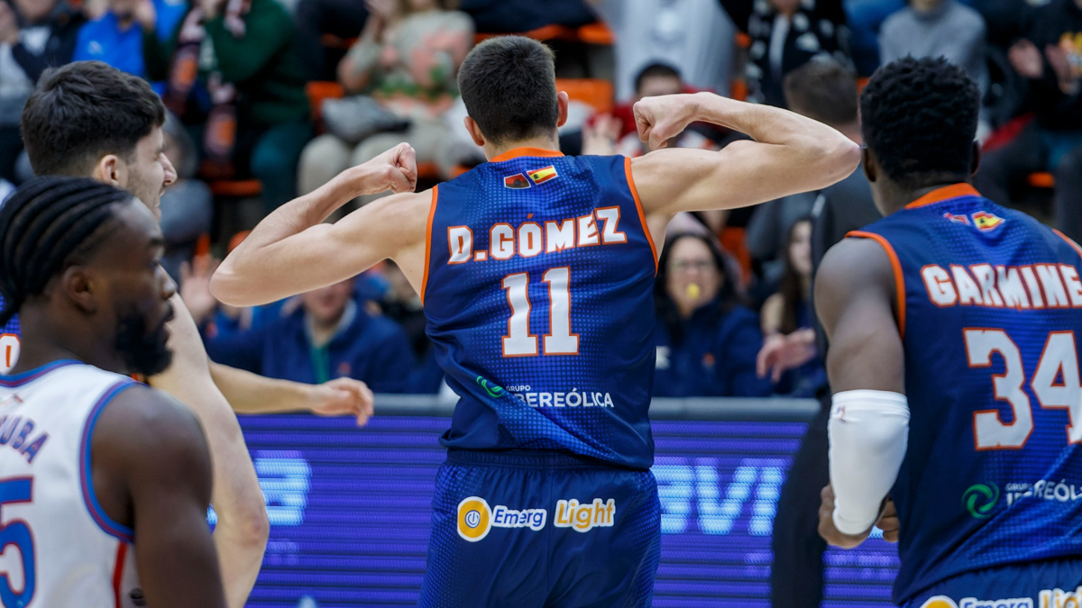 Gómez celebrando una acción en El Plantío. SANTI OTERO