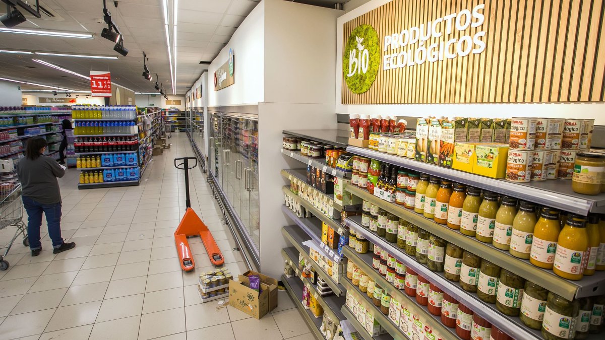 Así es el nuevo supermercado de Alcampo en el Mercado Sur. TOMÁS ALONSO