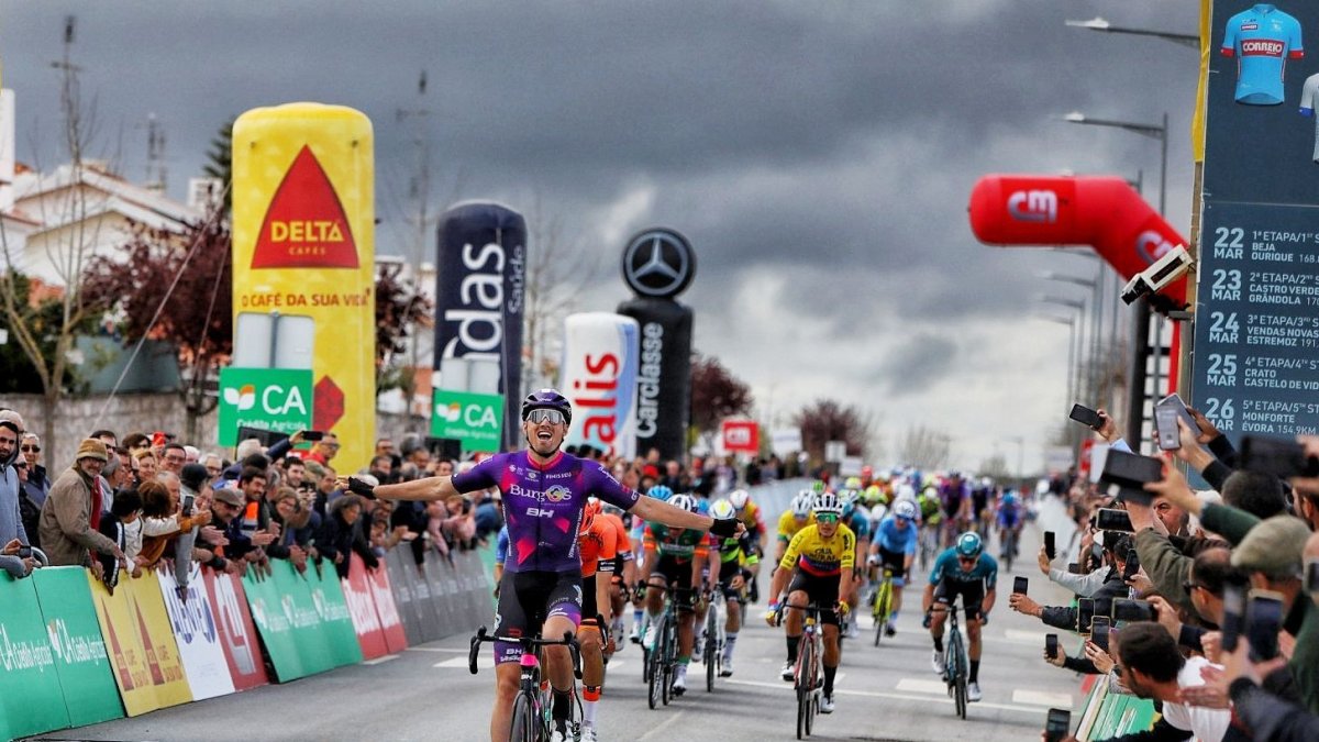 Cyril Barthe festeja su triunfo en Estremoz. MATIAS NOVO