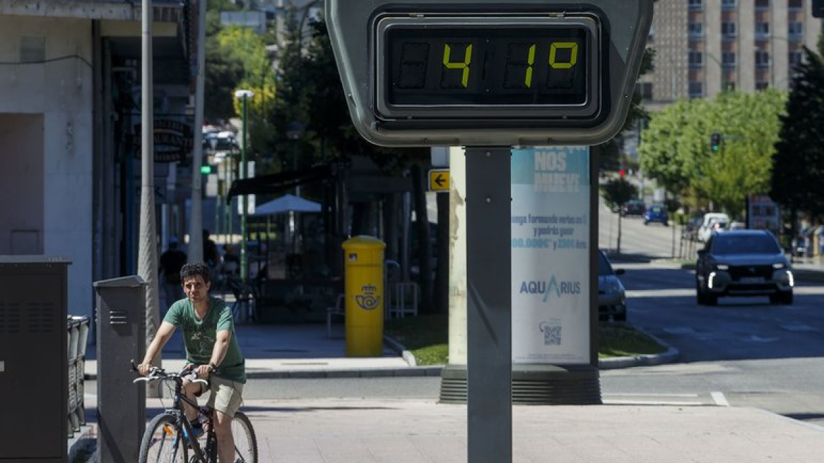 Un termómetro marcando 41ºC en uno de los abrasadores días de esta ola de calor.