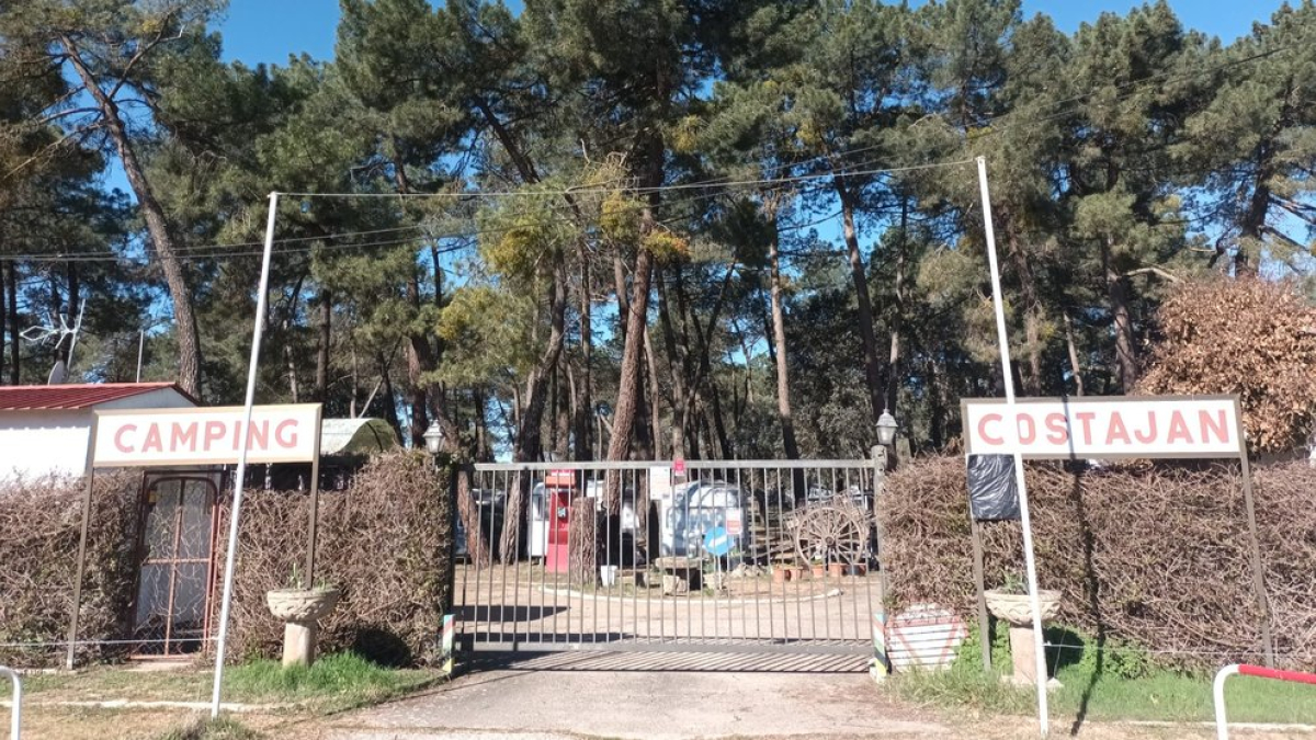 El camping lleva cerrado un año por desavenencias familiares.