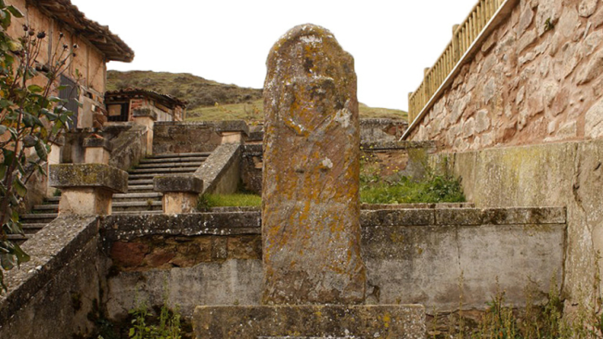 FOTOS: La piedra de La Pastora, toma su nombre del prado en el que se ubicaba, en el monte cercano a Fresneda. HC PUNX KID