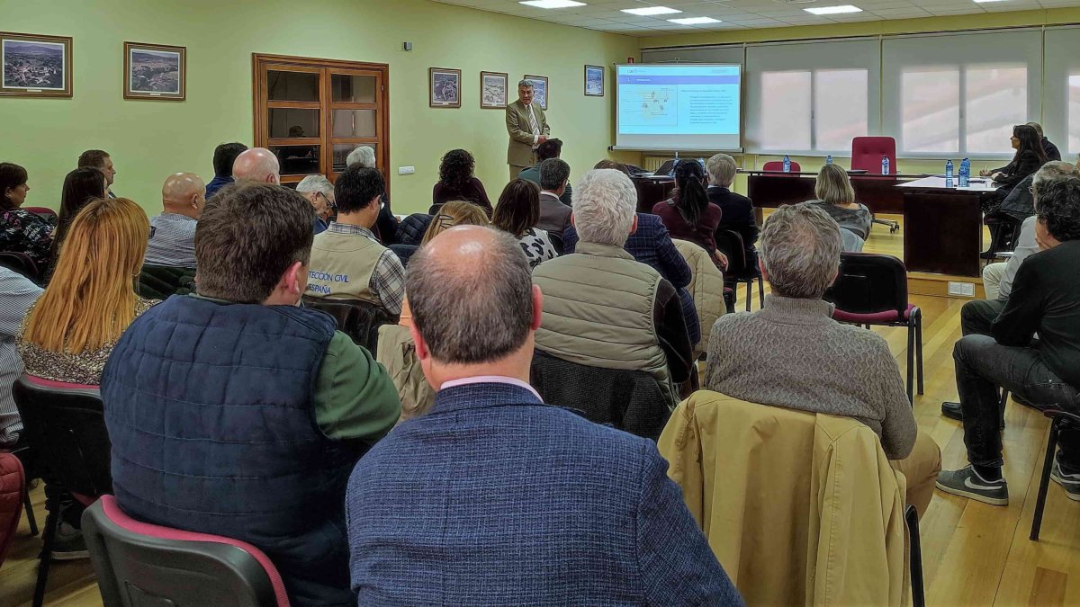 El CSN repasa la seguridad en la central nuclear Santa María de Garoña durante la reunión del Comité Local de Información en el Ayuntamiento de Valle de Tobalina. ECB