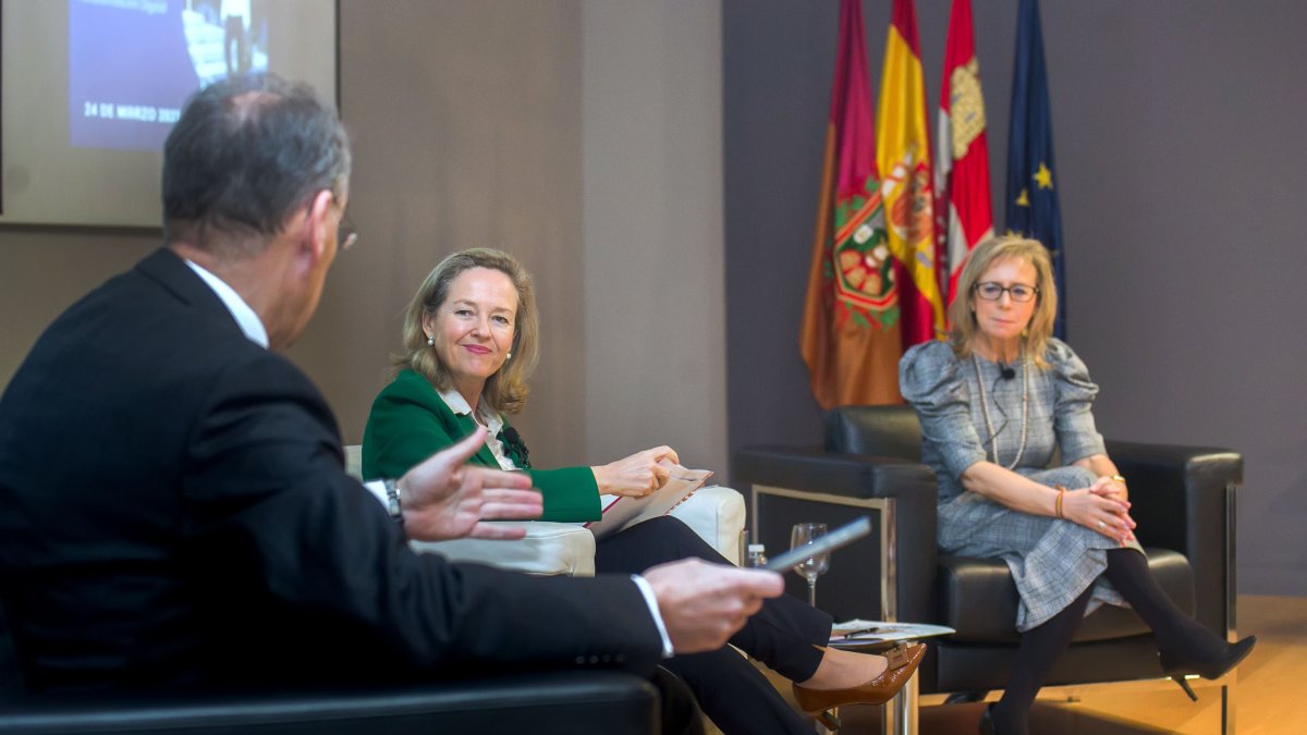 Benavente, Calviño y Molero durante la jornada celebrada con empresarios. TOMÁS ALONSO