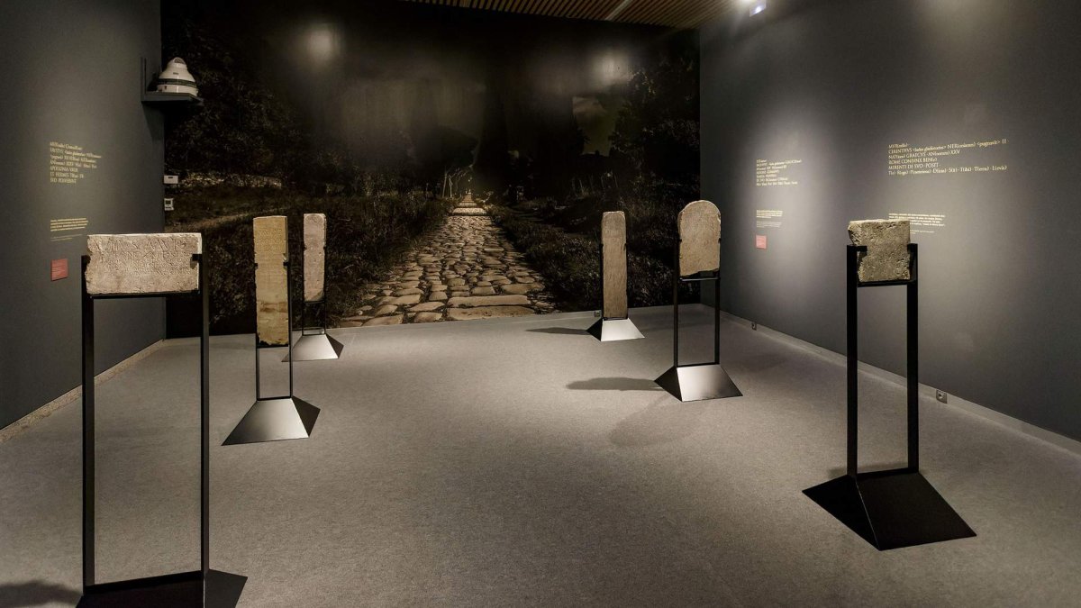 El Museo de la Evolución Humana acude a la fascinación que por los gladiadores y el mundo en torno al Imperio Romano se despierta en estas fechas de Semana Santa. Lanza, en colaboración con el Museo Arqueológico de Córdoba, la exposición ‘Muerte en la arena. Gladiadores de Córdoba’ que podrá verse hasta octubre.