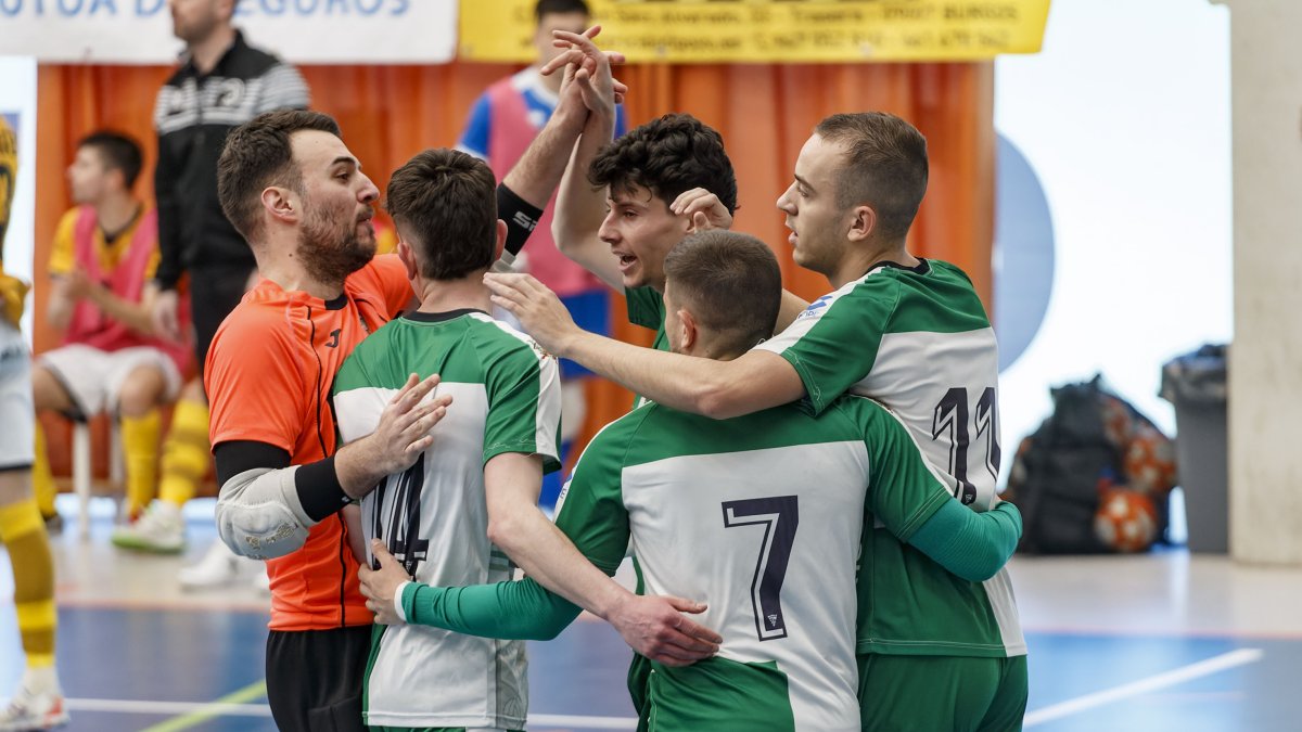 Los pupilos de Raúl Zamora celebrando un tanto esta temporada. TOMÁS ALONSO