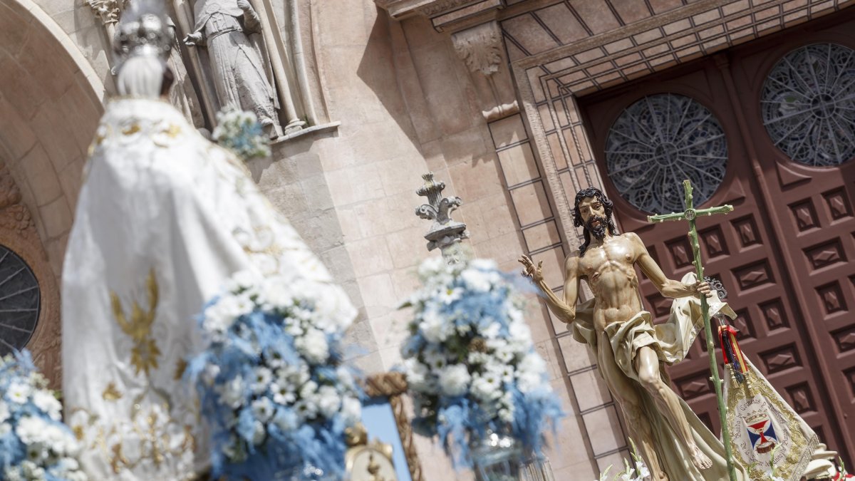 Instante de la procesión del Anuncio Pascual con el reencuentro de Madre e Hijo. SANTI OTERO