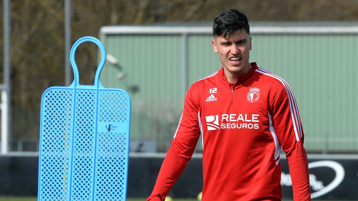 El delantero madrileño durante una sesión de entrenamiento. TOMÁS ALONSO