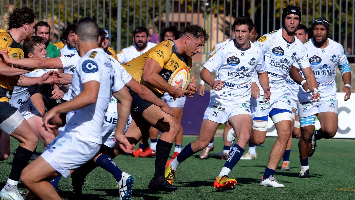 Los gualdinegros cedieron ante la solidez del VRAC en el primer enfrentamiento de la temporada. TOMÁS ALONSO
