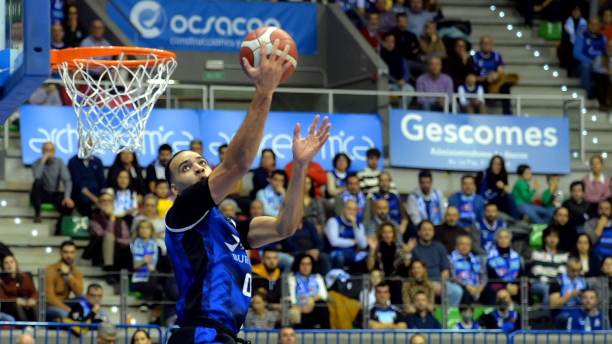 Obi Enechionyia se perderá el duelo contra Cáceres. TOMÁS ALONSO